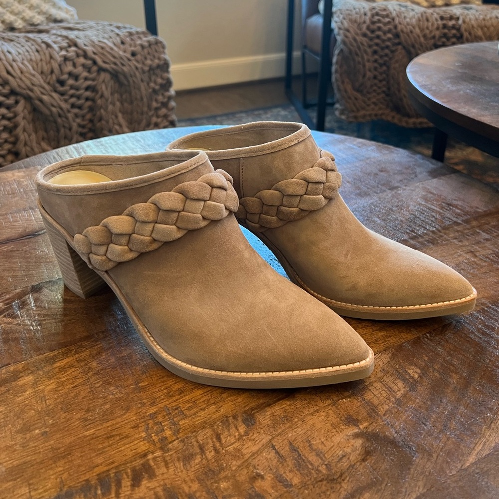 Dolce Vita Serla Mule in Truffle Suede